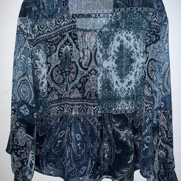 Sheer patterned blouse - Picture 2 of 2